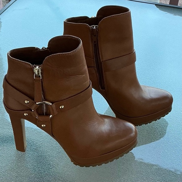 Gianni Bini Brown Leather Ankle Booties High Heel Zip Boots  Woman’s Size 8 - Picture 3 of 7